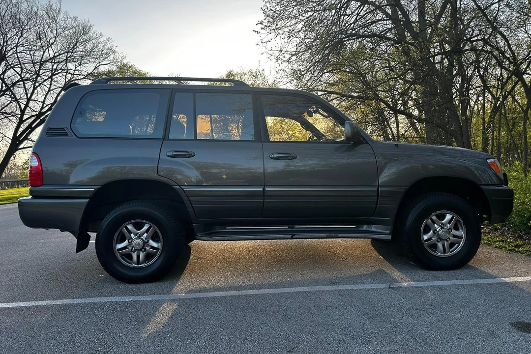 2002 Lexus LX 2nd Gen - Image 3 of 31