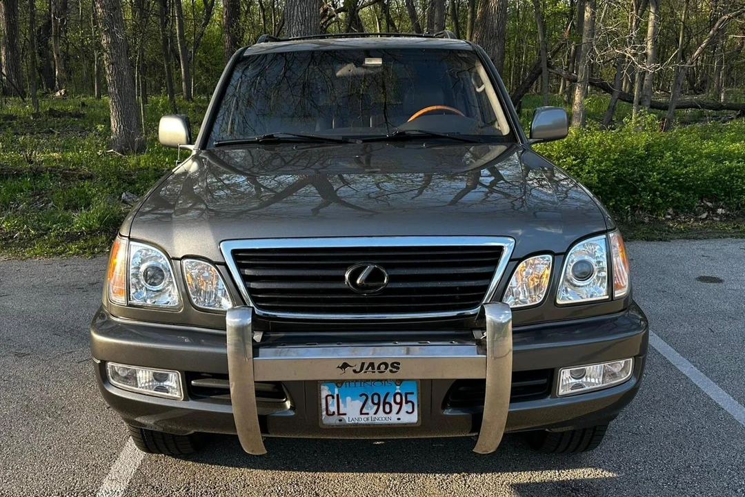2002 Lexus LX 2nd Gen - Image 2 of 31