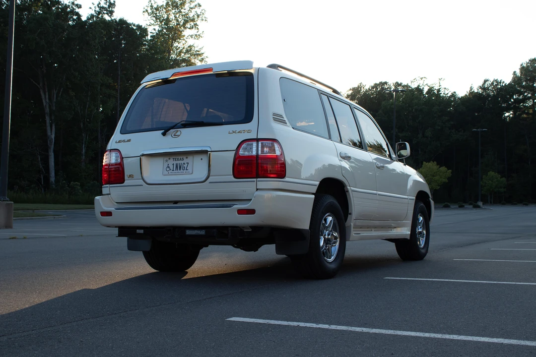 2002 Lexus LX 2nd Gen - Image 17 of 31