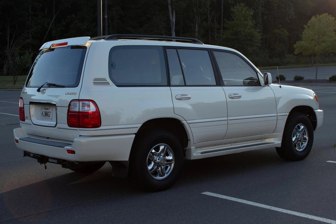 2002 Lexus LX 2nd Gen - Image 4 of 31