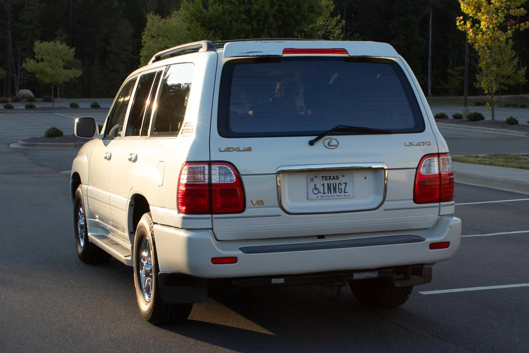 2002 Lexus LX 2nd Gen - Image 5 of 31