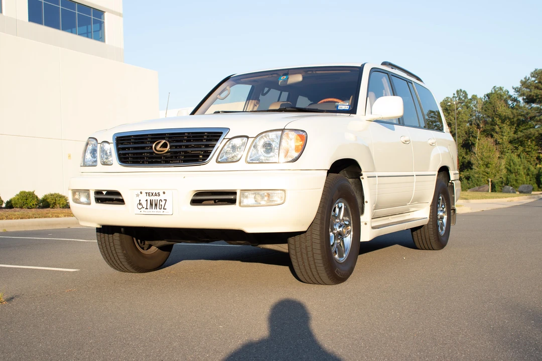 2002 Lexus LX 2nd Gen - Image 10 of 31