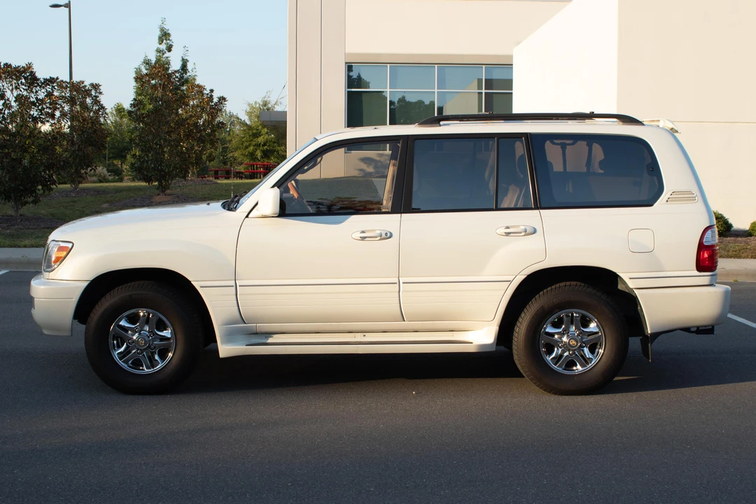2002 Lexus LX 2nd Gen - Image 3 of 31