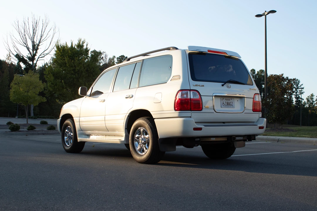 2002 Lexus LX 2nd Gen - Image 15 of 31