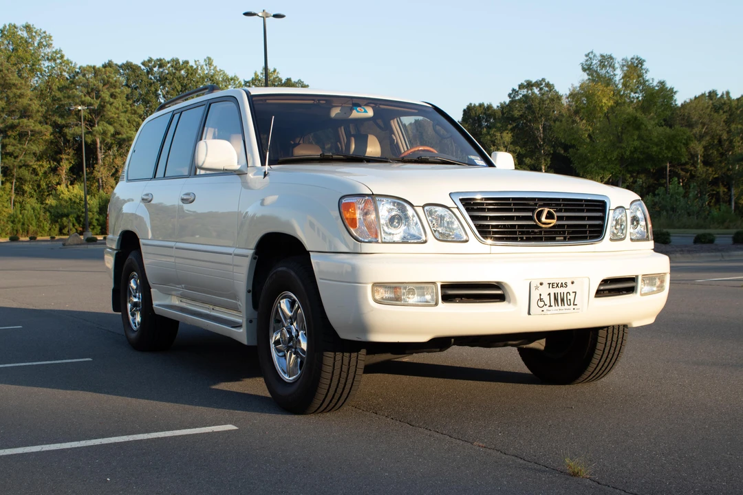 2002 Lexus LX 2nd Gen - Image 23 of 31