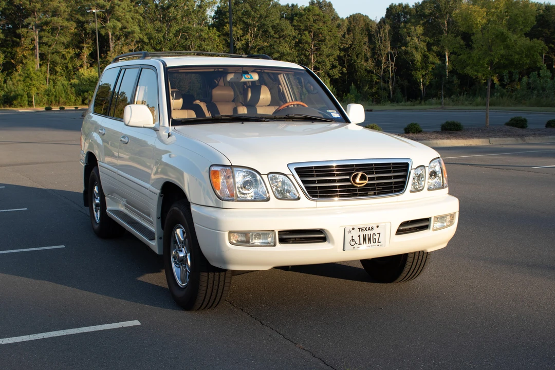 2002 Lexus LX 2nd Gen - Image 25 of 31
