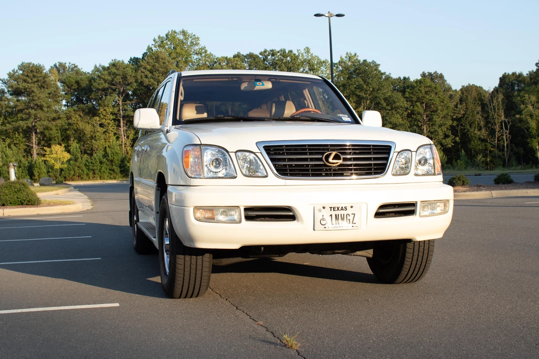2002 Lexus LX 2nd Gen - Image 26 of 31