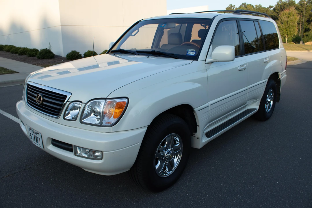 2002 Lexus LX 2nd Gen - Image 11 of 31