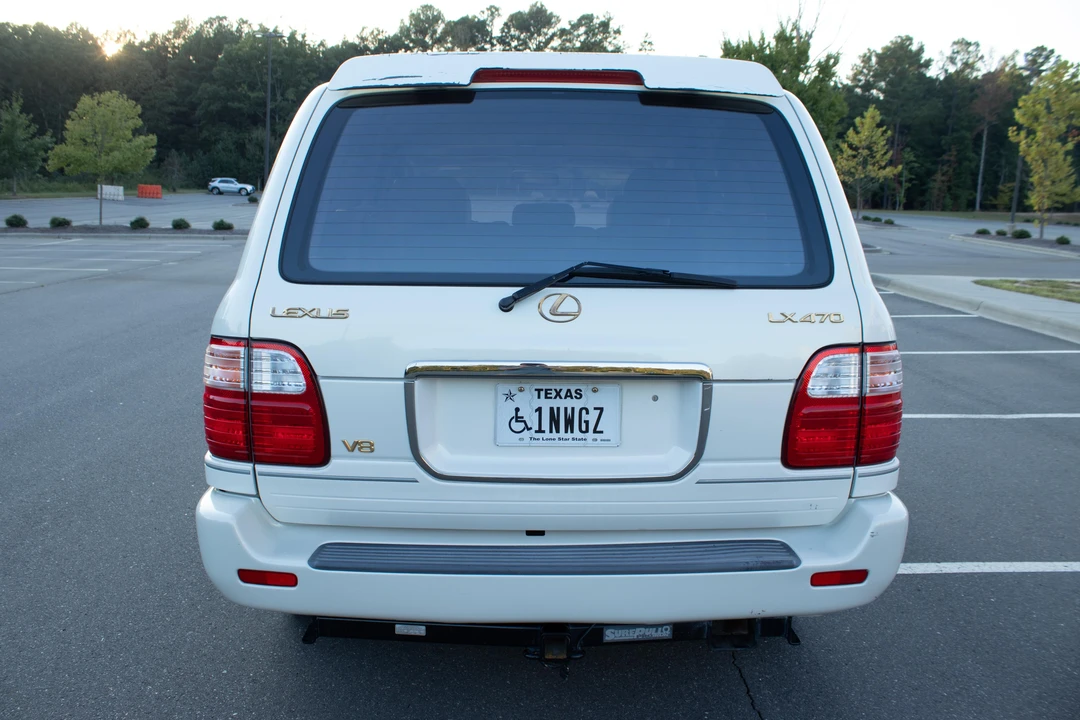 2002 Lexus LX 2nd Gen - Image 16 of 31