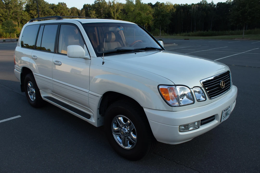 2002 Lexus LX 2nd Gen - Image 21 of 31