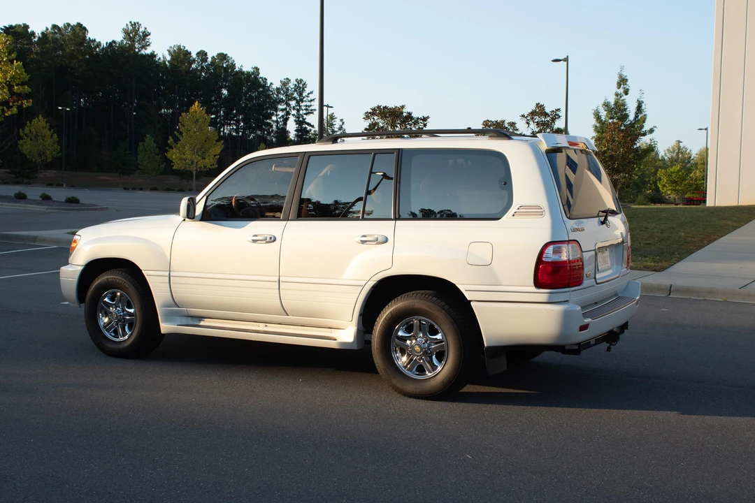 2002 Lexus LX 2nd Gen - Image 14 of 31