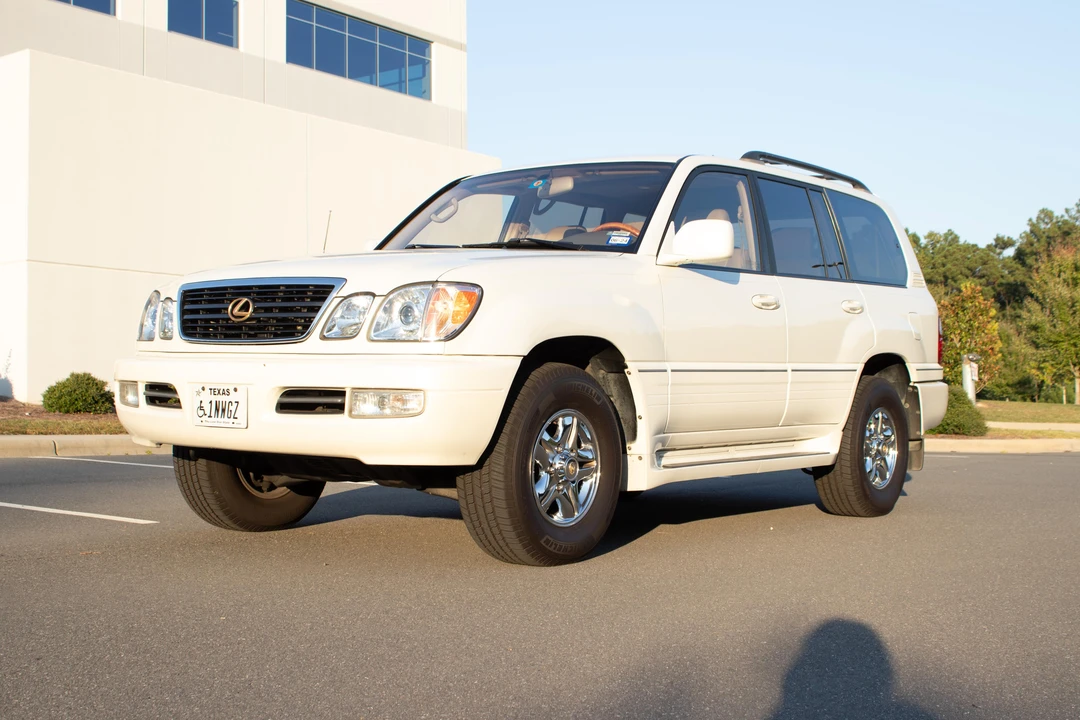 2002 Lexus LX 2nd Gen - Image 13 of 31