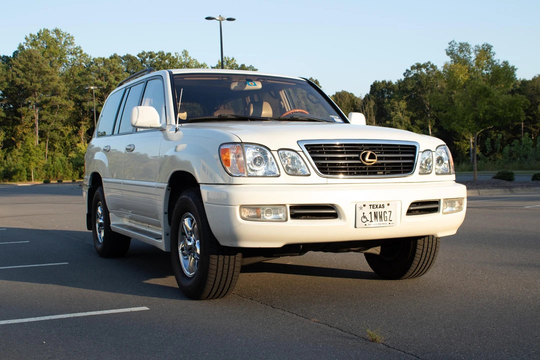 2002 Lexus LX 2nd Gen - Image 24 of 31