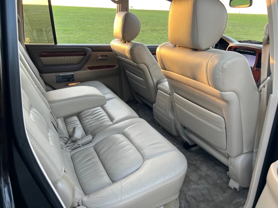 2002 Lexus LX 2nd Gen - Image 18 of 21