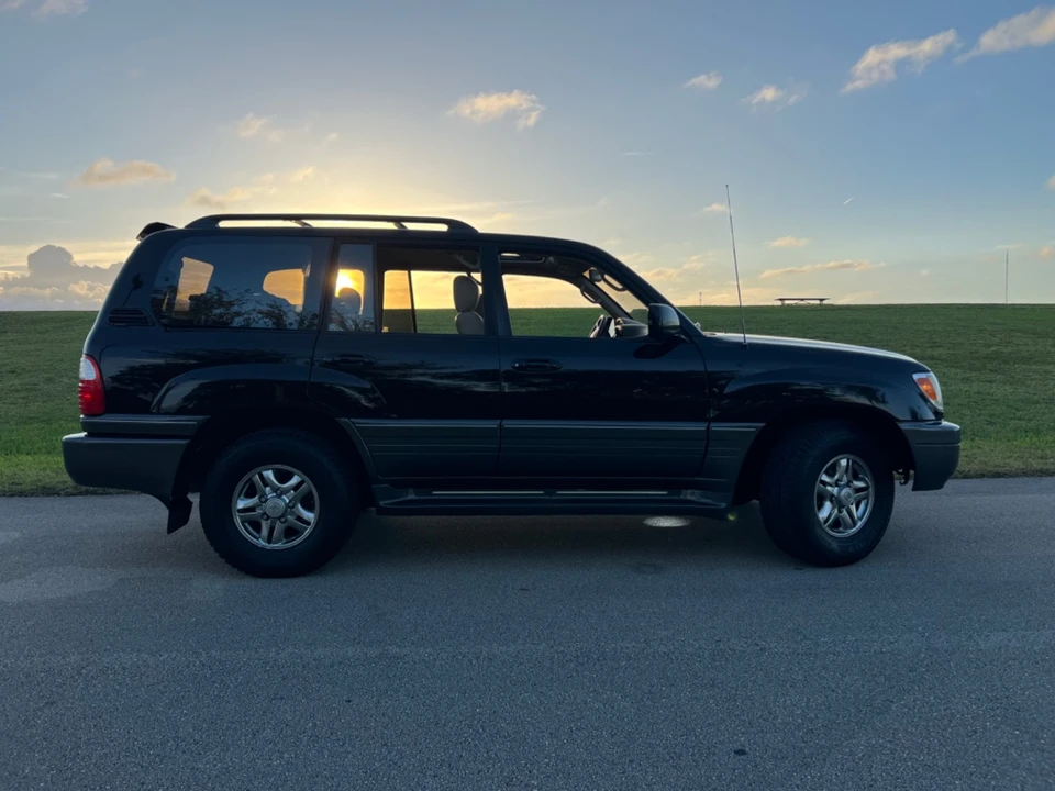 2002 Lexus LX 2nd Gen - Image 7 of 21
