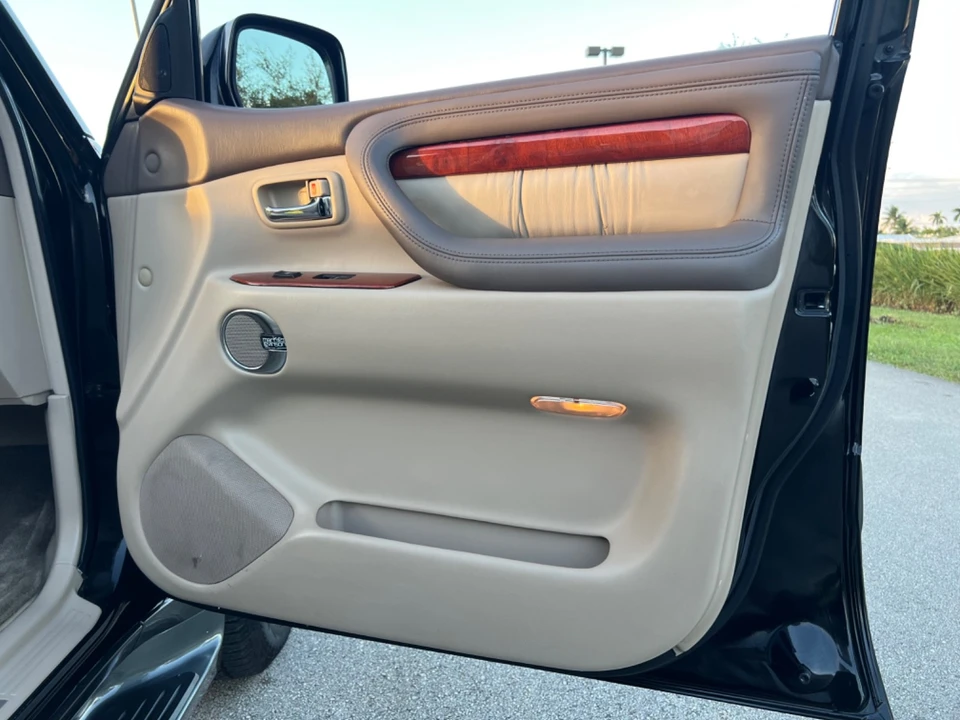 2002 Lexus LX 2nd Gen - Image 17 of 21