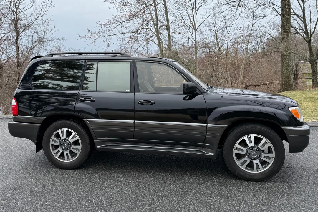 2002 Lexus LX 2nd Gen - Image 3 of 31
