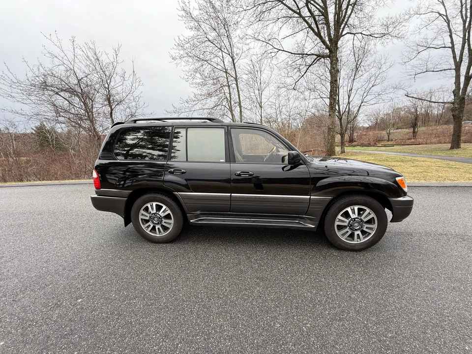 2002 Lexus LX 2nd Gen - Image 15 of 31