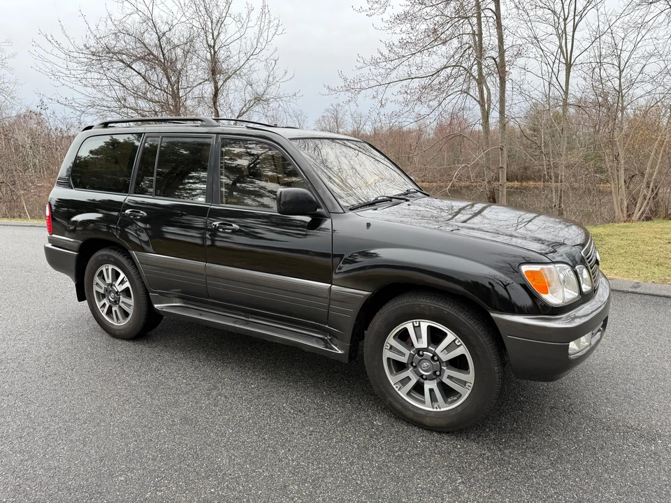 2002 Lexus LX 2nd Gen - Image 16 of 31