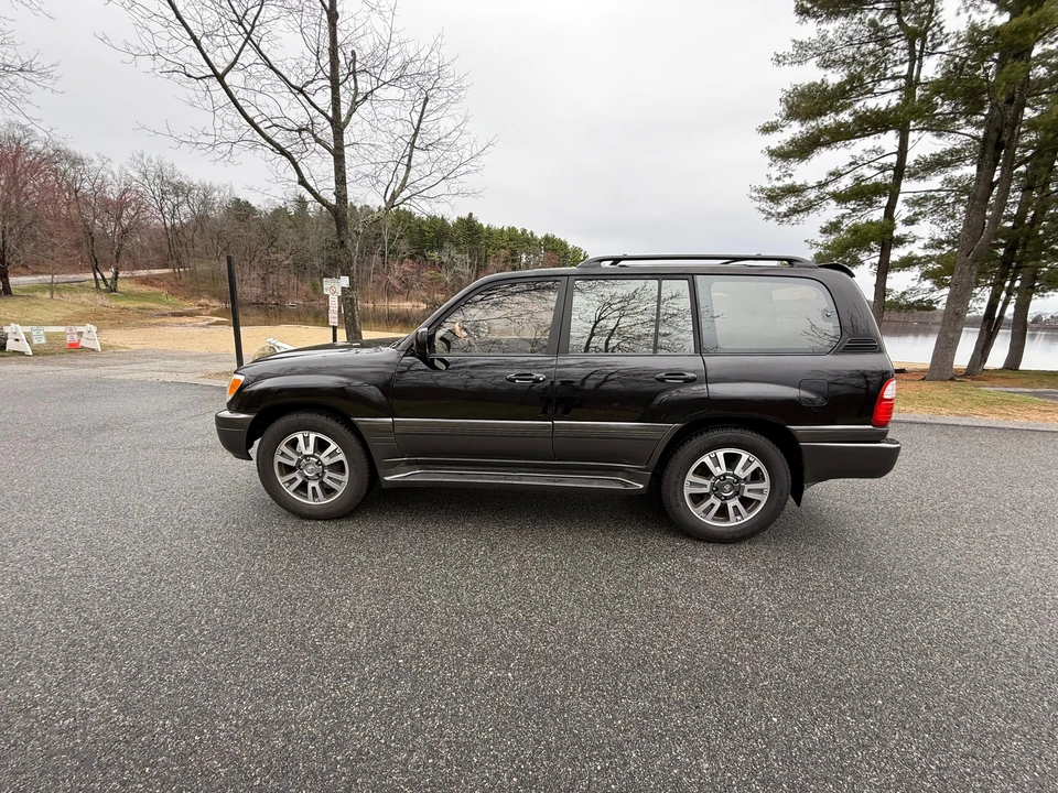 2002 Lexus LX 2nd Gen - Image 9 of 31