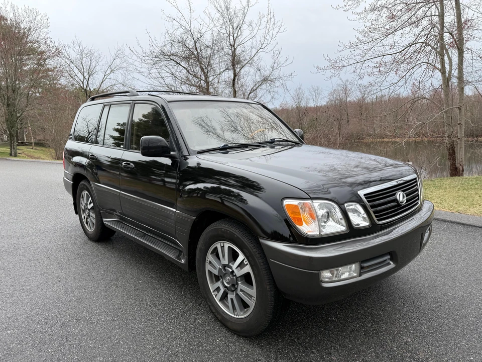 2002 Lexus LX 2nd Gen - Image 17 of 31