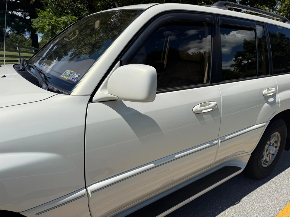 2002 Lexus LX 2nd Gen - Image 19 of 31