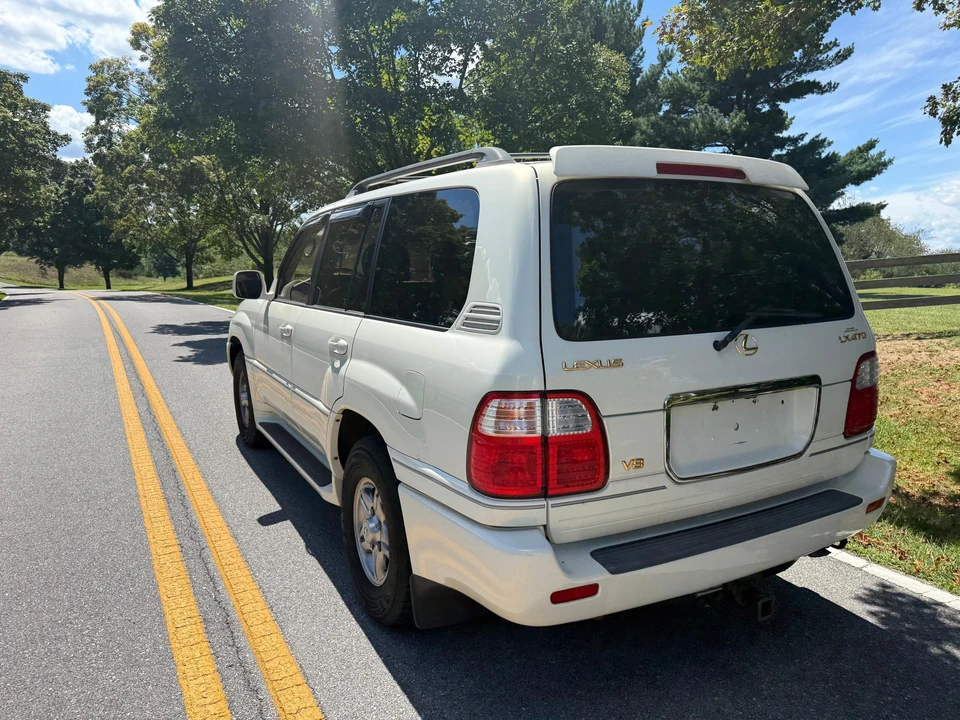 2002 Lexus LX 2nd Gen - Image 12 of 31