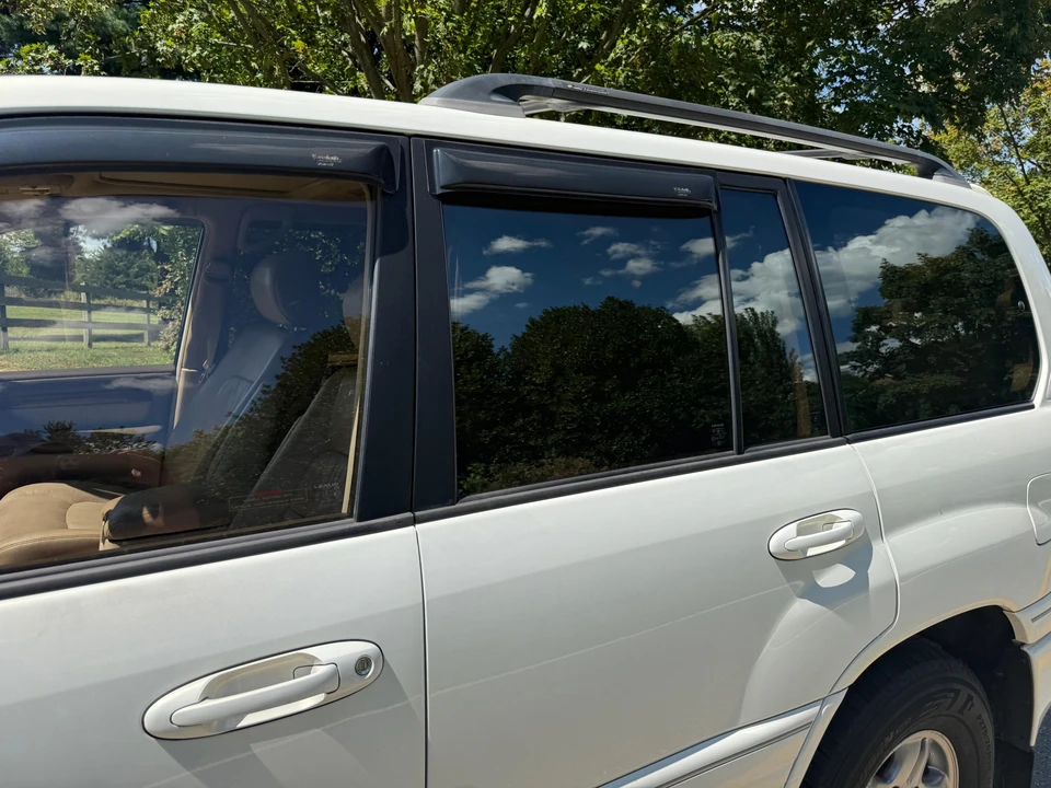 2002 Lexus LX 2nd Gen - Image 21 of 31