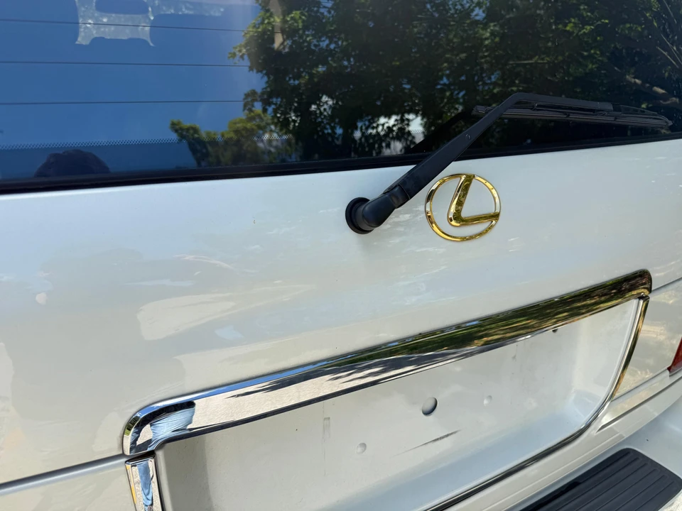 2002 Lexus LX 2nd Gen - Image 27 of 31