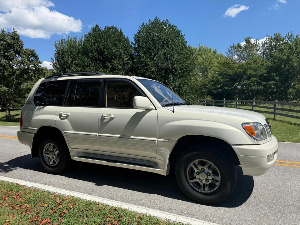 2002 Lexus LX 2nd Gen - Image 16 of 31