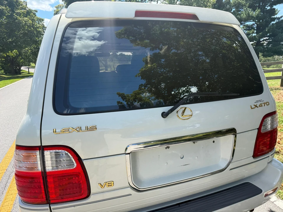 2002 Lexus LX 2nd Gen - Image 25 of 31