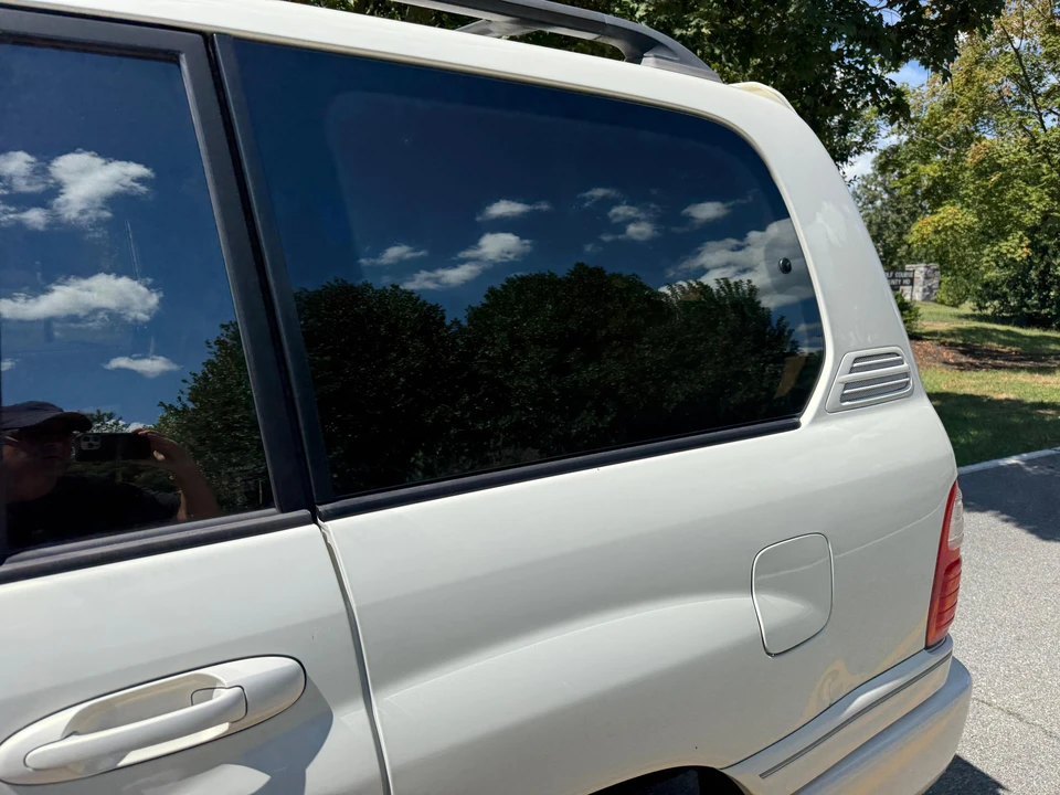 2002 Lexus LX 2nd Gen - Image 23 of 31