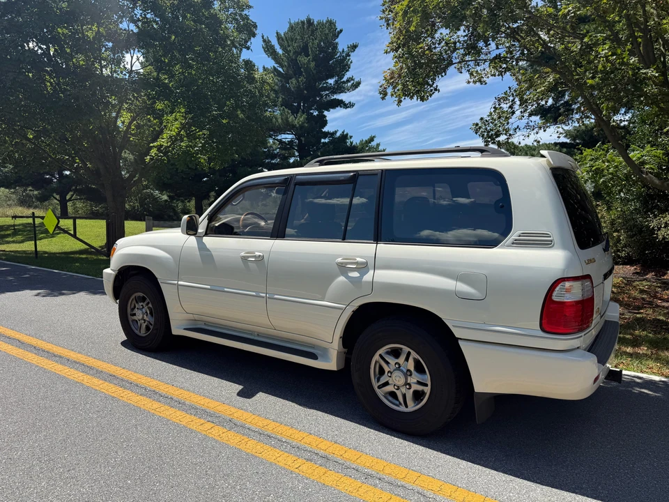 2002 Lexus LX 2nd Gen - Image 10 of 31