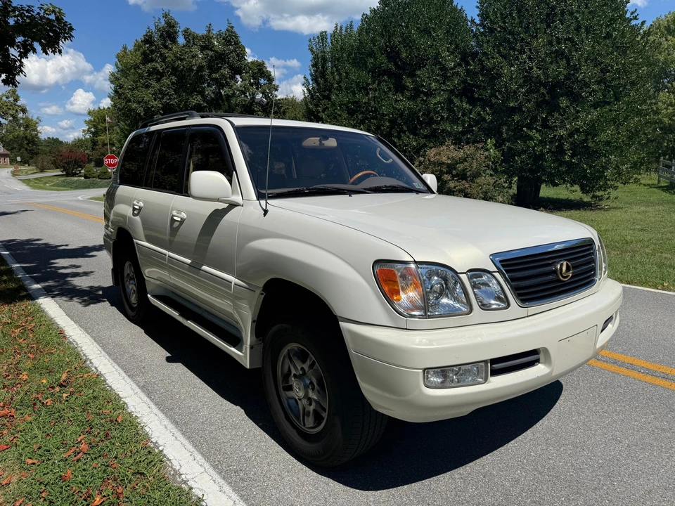 2002 Lexus LX 2nd Gen - Image 18 of 31