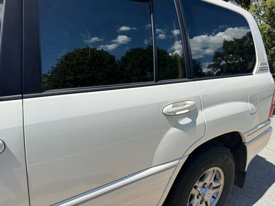 2002 Lexus LX 2nd Gen - Image 22 of 31