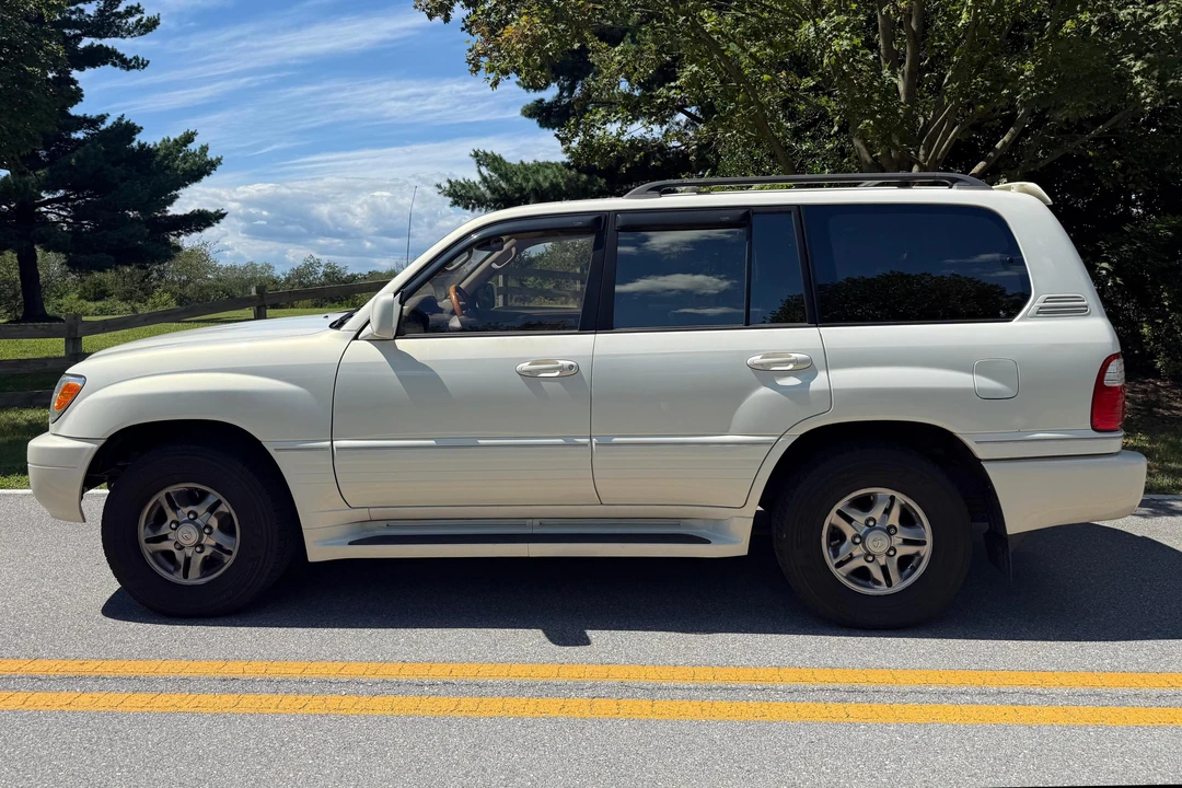 2002 Lexus LX 2nd Gen - Image 3 of 31