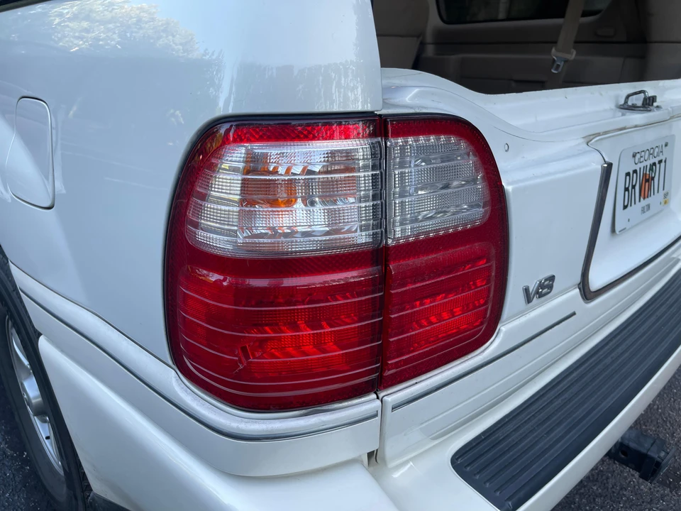 2002 Lexus LX 2nd Gen - Image 17 of 31