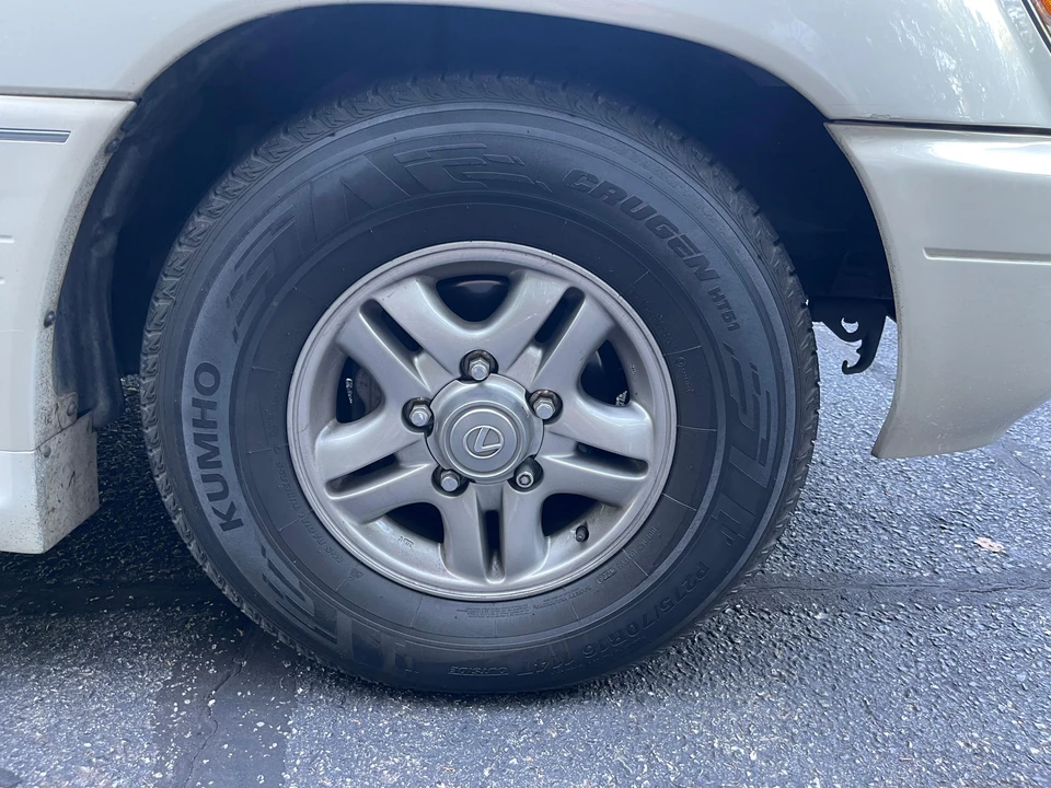 2002 Lexus LX 2nd Gen - Image 24 of 31