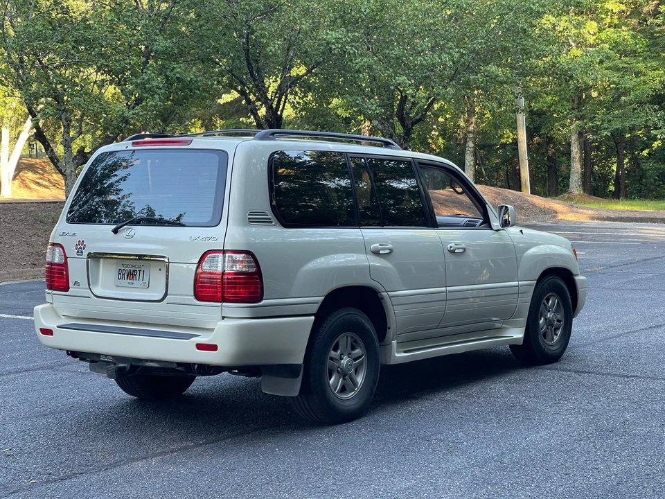 2002 Lexus LX 2nd Gen - Image 10 of 31