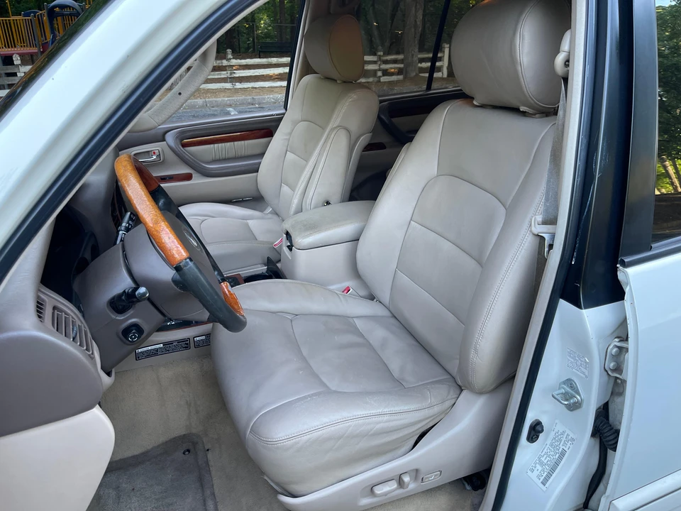 2002 Lexus LX 2nd Gen - Image 28 of 31