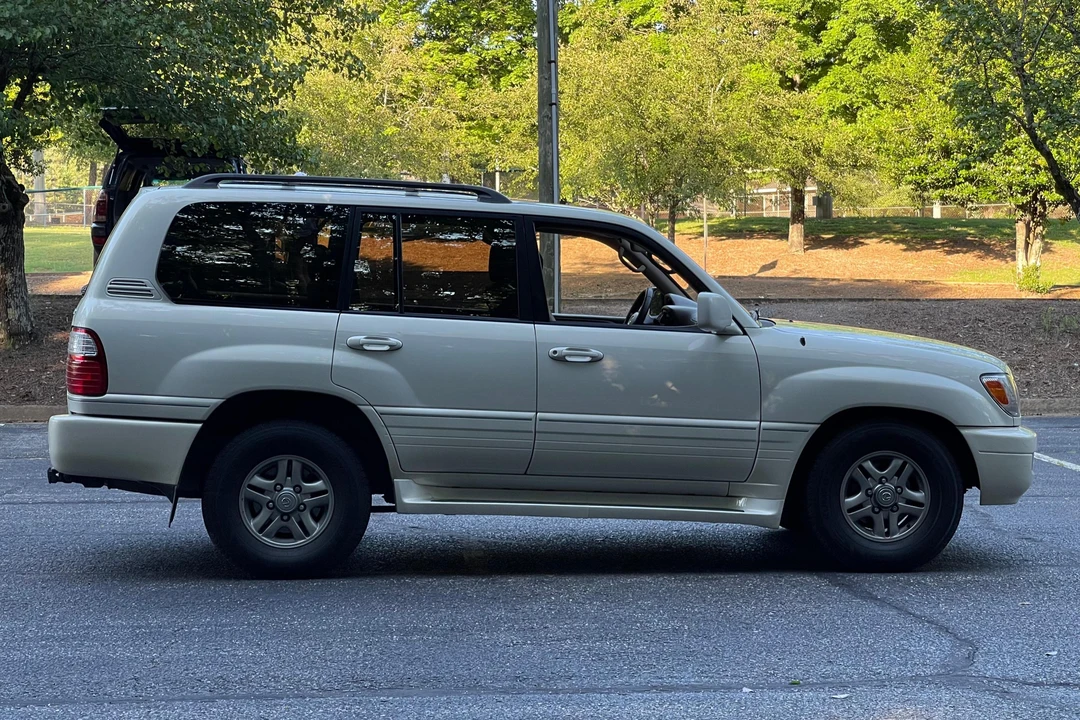 2002 Lexus LX 2nd Gen - Image 3 of 31