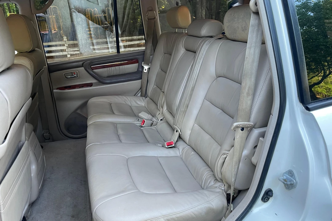 2002 Lexus LX 2nd Gen - Image 26 of 31