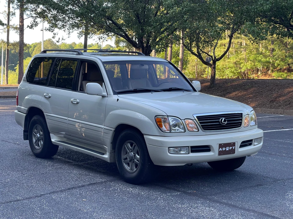 2002 Lexus LX 2nd Gen - Image 11 of 31
