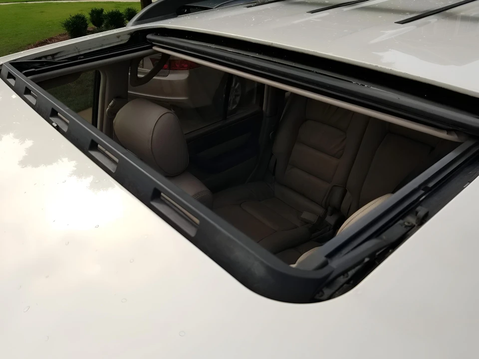 2002 Lexus LX 2nd Gen - Image 16 of 31
