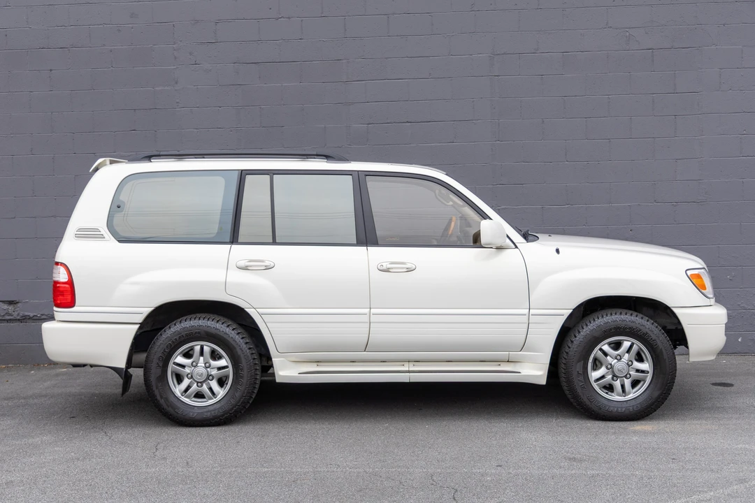 2002 Lexus LX 2nd Gen - Image 3 of 31