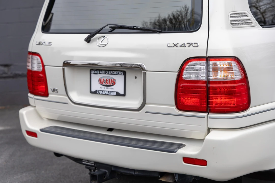 2002 Lexus LX 2nd Gen - Image 26 of 31