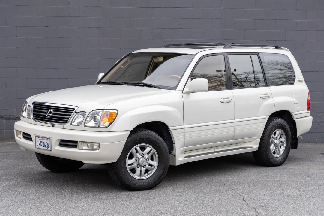 2002 Lexus LX 2nd Gen - Image 9 of 31