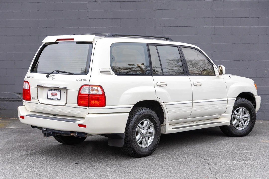 2002 Lexus LX 2nd Gen - Image 15 of 31