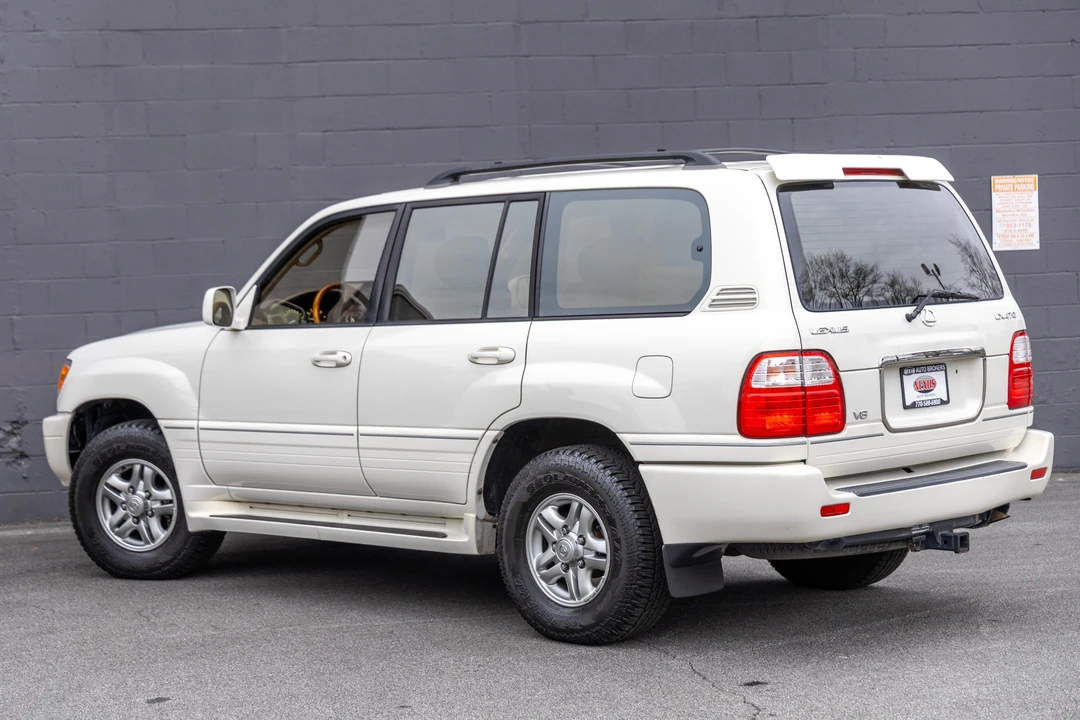 2002 Lexus LX 2nd Gen - Image 11 of 31