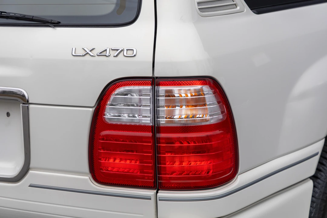 2002 Lexus LX 2nd Gen - Image 27 of 31